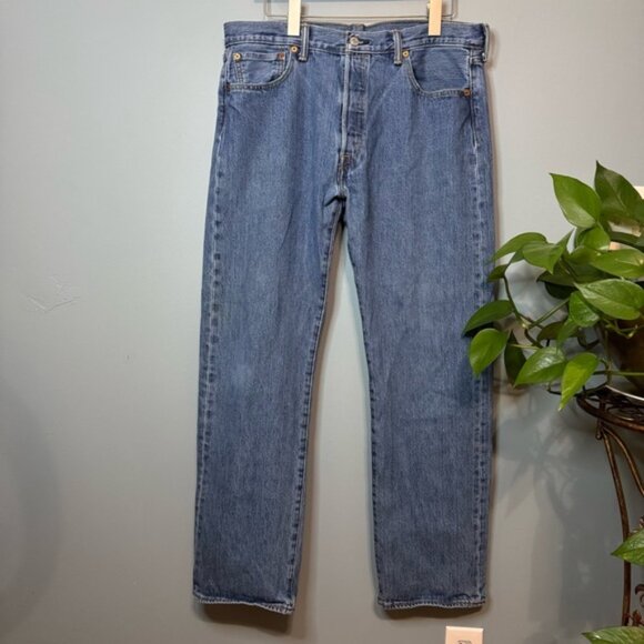 Levi's 501 Button Fly Jeans Denim Men's Blue. Size 36x32 (actual 35x30.5) - Picture 1 of 12